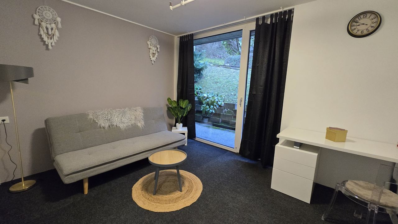 Cabinet meublé compris dans les salles annexes à Montreux