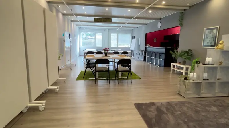 Grande salle de formation de 70 m² à louer à Montreux, lumineuse